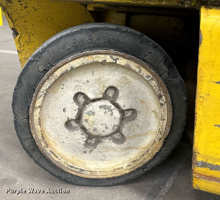 image for item DV2769 Yale ERC065RGN48TE084 forklift