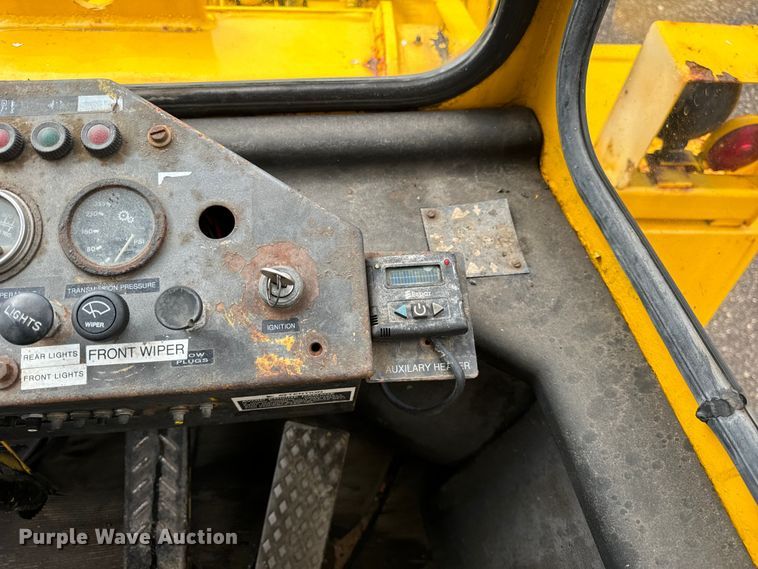 image for item DV5839 1987 Trojan  1900Z wheel loader