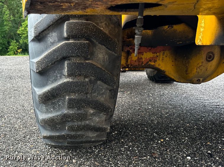 image for item DV5839 1987 Trojan  1900Z wheel loader