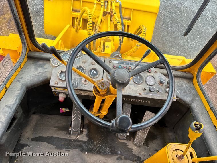 image for item DV5843 1987 Trojan  1500Z wheel loader