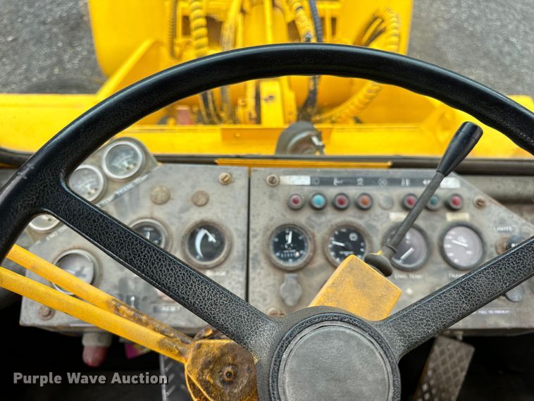 image for item DV5843 1987 Trojan  1500Z wheel loader