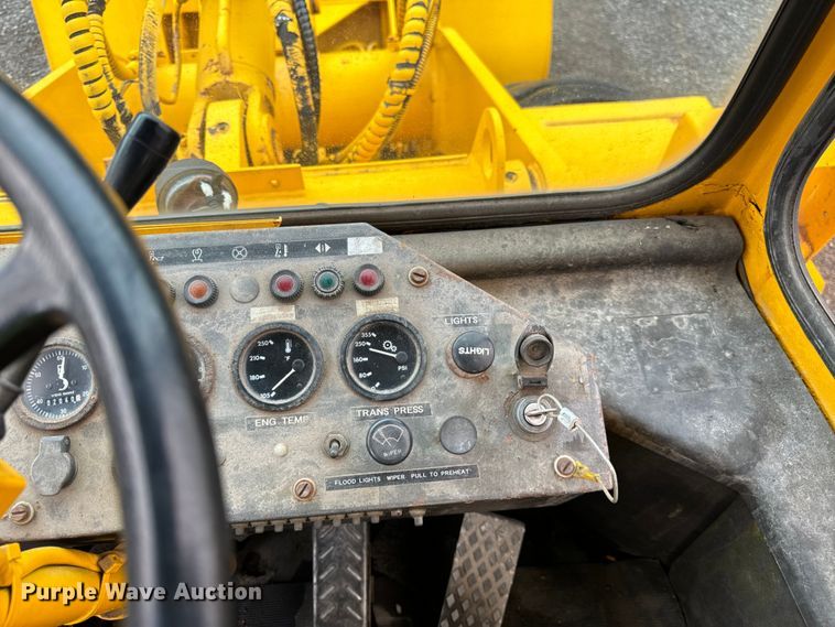 image for item DV5843 1987 Trojan  1500Z wheel loader