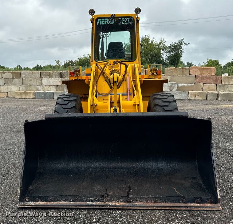 image for item DV5845 1990 Trojan  1900Z wheel loader