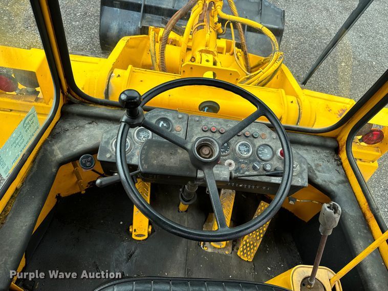image for item DV5845 1990 Trojan  1900Z wheel loader