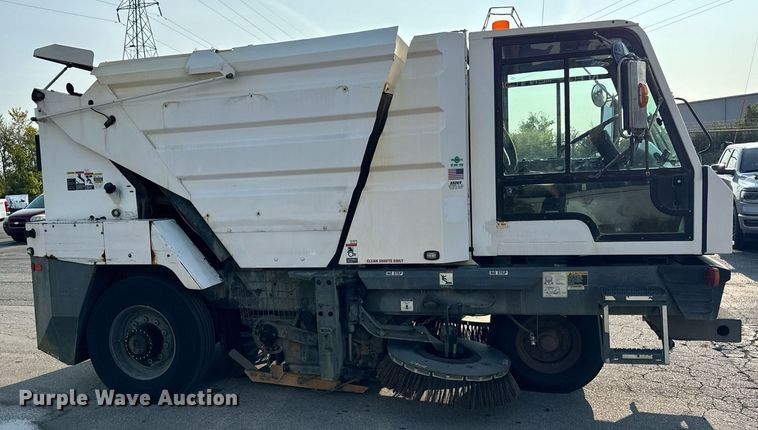 image for item DV5907 2015 Global  MX3 street sweeper 
