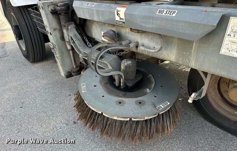 image for item DV5907 2015 Global  MX3 street sweeper 