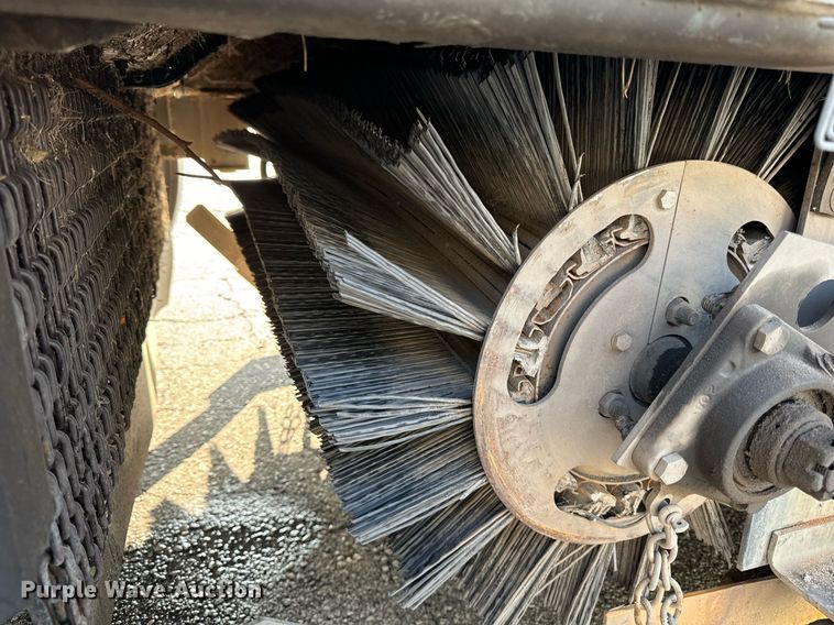 image for item DV5907 2015 Global  MX3 street sweeper 