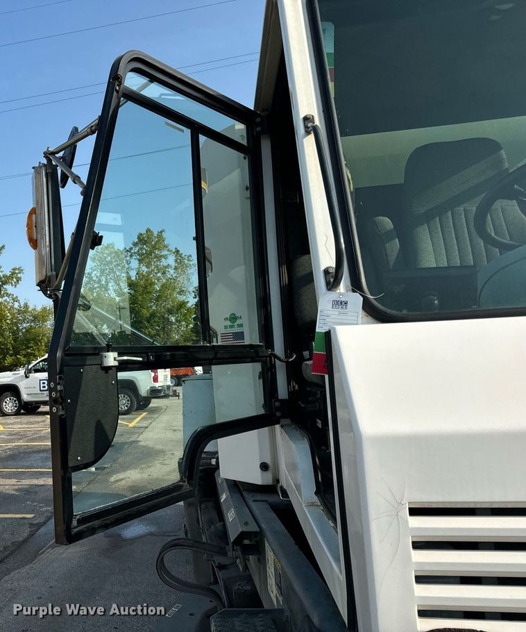 image for item DV5907 2015 Global  MX3 street sweeper 