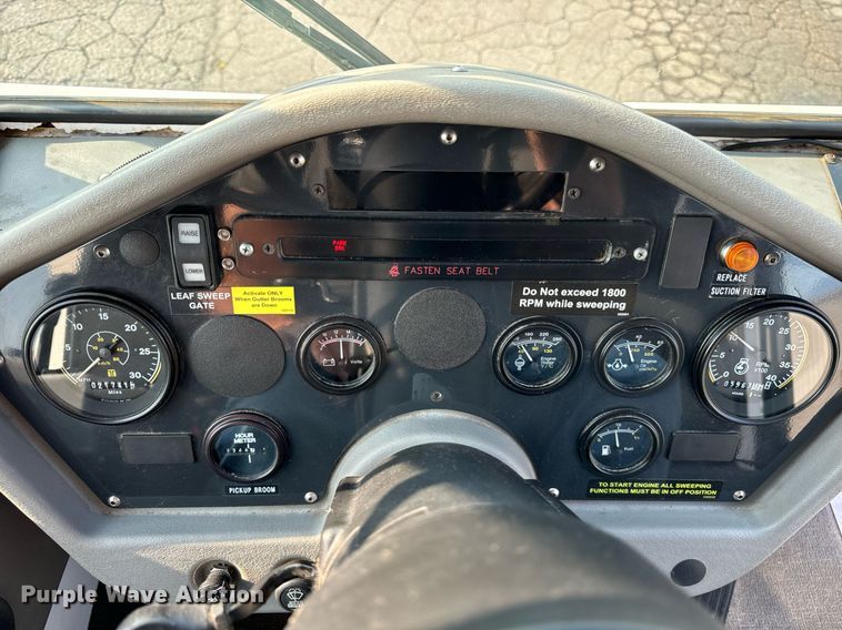 image for item DV5907 2015 Global  MX3 street sweeper 