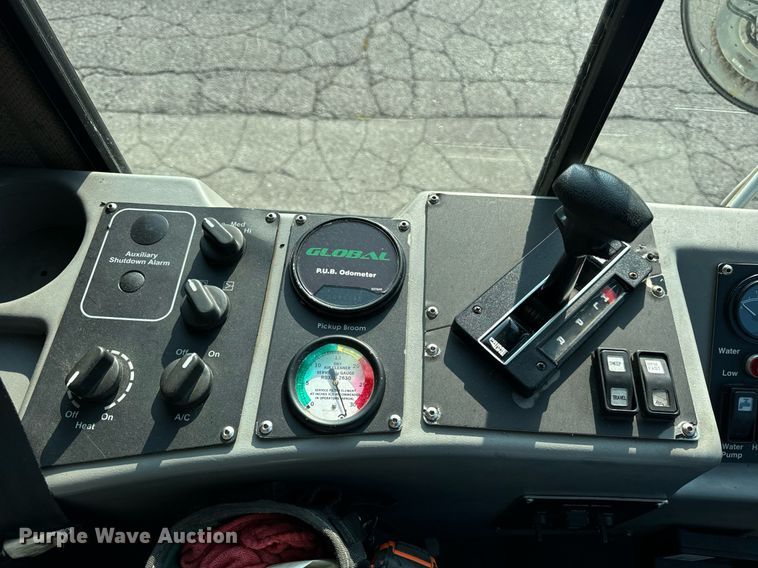 image for item DV5907 2015 Global  MX3 street sweeper 