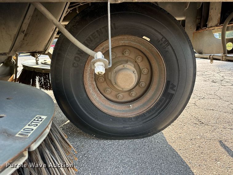 image for item DV5907 2015 Global  MX3 street sweeper 