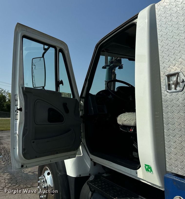 image for item DV5908 2007 International 7400 sewer jetter truck