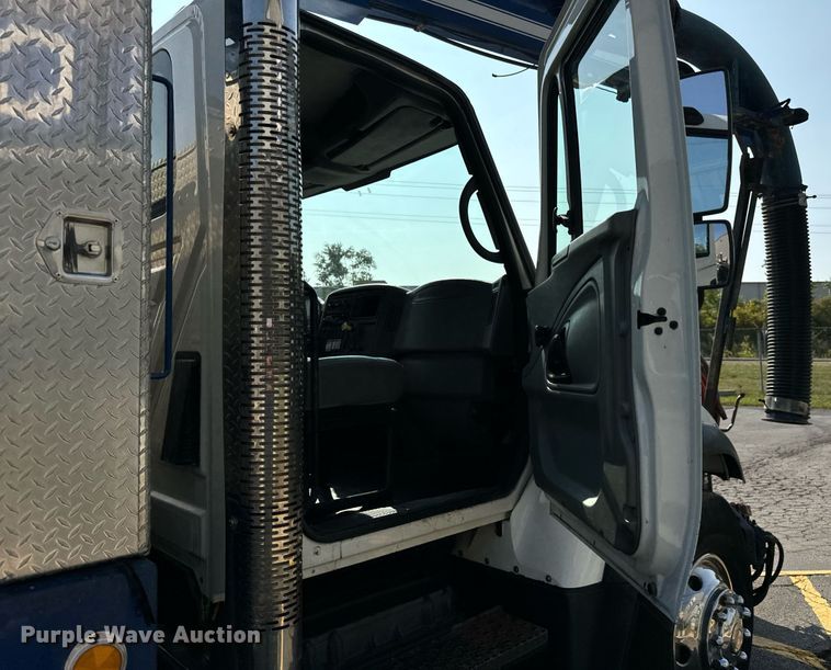 image for item DV5908 2007 International 7400 sewer jetter truck