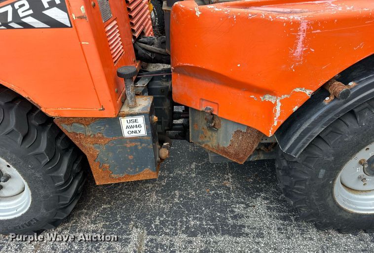 image for item DV5909 Holder  C9.72H municipal tractor