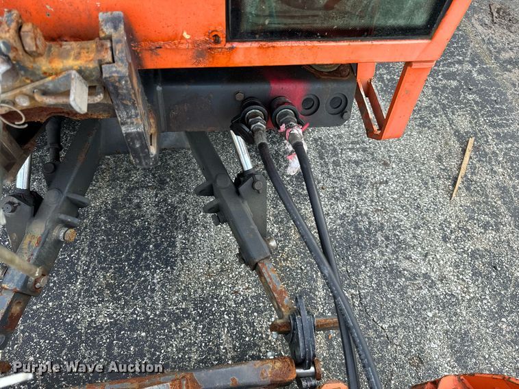 image for item DV5909 Holder  C9.72H municipal tractor