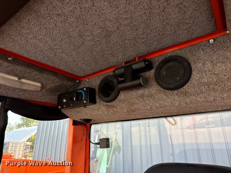 image for item DV5909 Holder  C9.72H municipal tractor