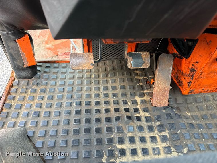 image for item DV5909 Holder  C9.72H municipal tractor