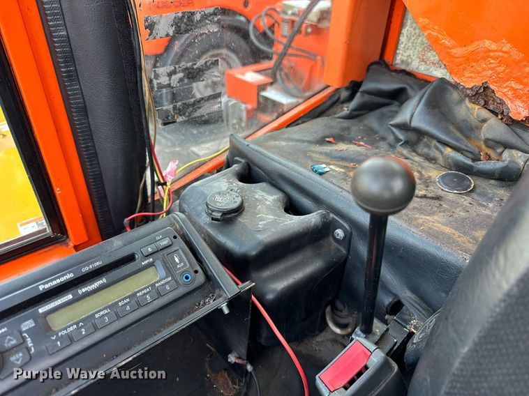 image for item DV5909 Holder  C9.72H municipal tractor