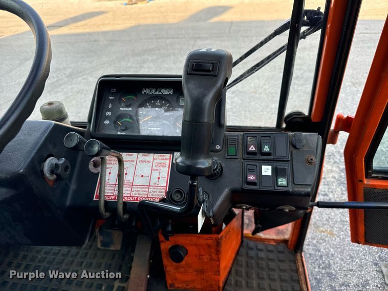 image for item DV5909 Holder  C9.72H municipal tractor