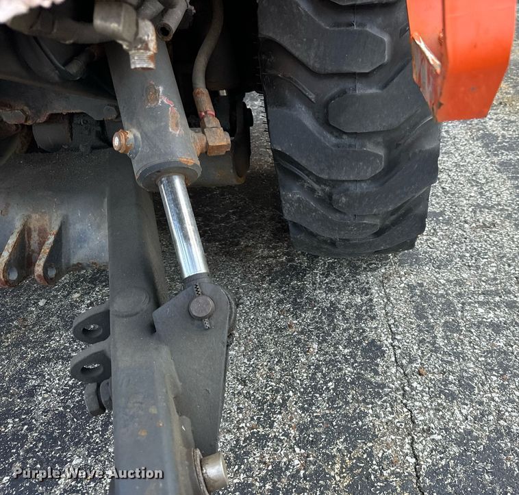 image for item DV5909 Holder  C9.72H municipal tractor