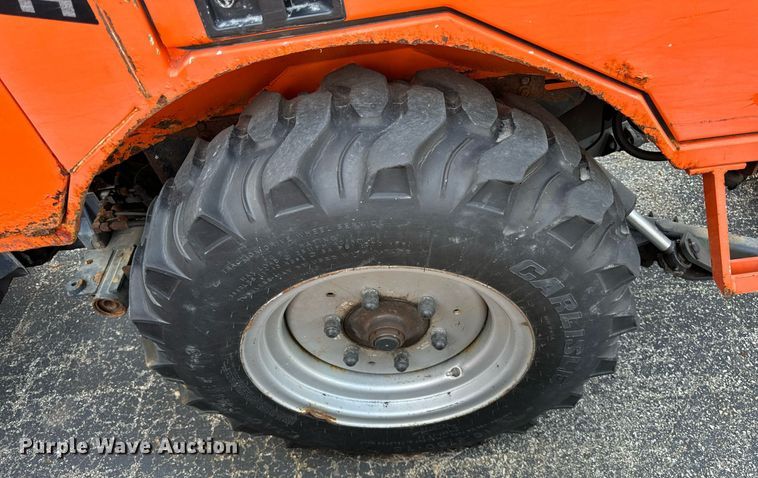 image for item DV5909 Holder  C9.72H municipal tractor