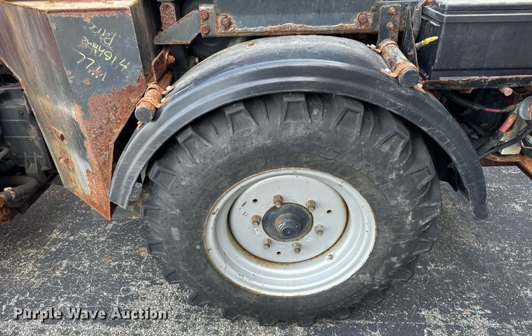 image for item DV5909 Holder  C9.72H municipal tractor