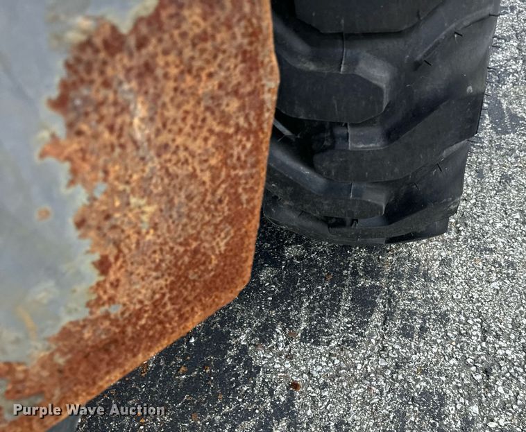 image for item DV5909 Holder  C9.72H municipal tractor