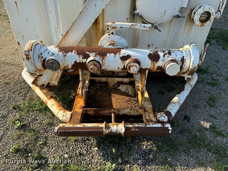 image for item DX1147 2007 Troxell frac tank trailer