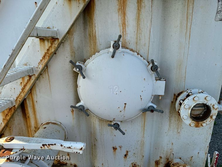 image for item DX1147 2007 Troxell frac tank trailer