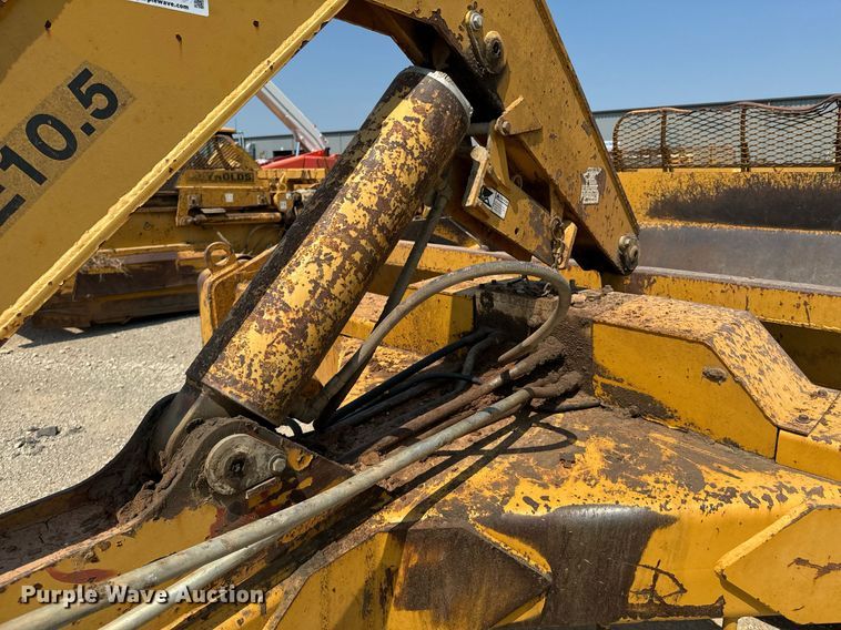 image for item DX1179 2004 Reynolds 17E10.5 scraper