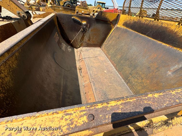 image for item DX1179 2004 Reynolds 17E10.5 scraper