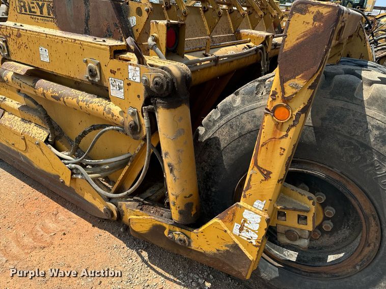 image for item DX1179 2004 Reynolds 17E10.5 scraper