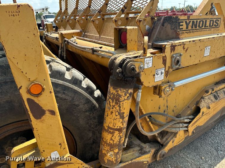 image for item DX1179 2004 Reynolds 17E10.5 scraper