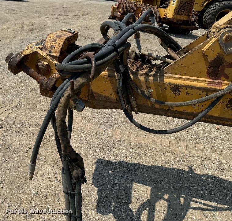 image for item DX1181 2004 Reynolds 17E10.5 scraper