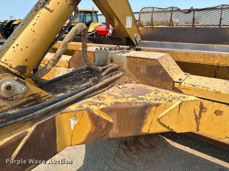 image for item DX1181 2004 Reynolds 17E10.5 scraper