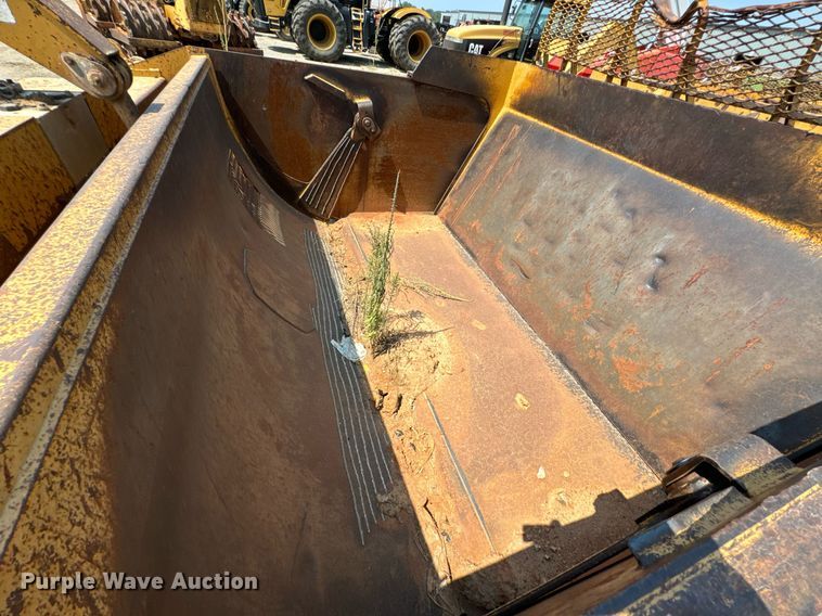 image for item DX1181 2004 Reynolds 17E10.5 scraper