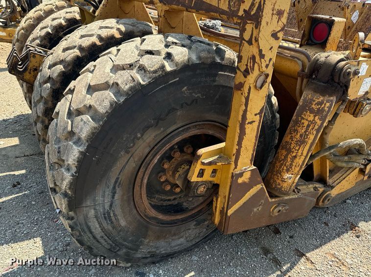 image for item DX1181 2004 Reynolds 17E10.5 scraper