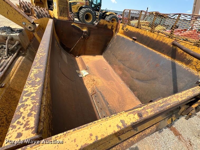 image for item DX1182 2004 Reynolds 17E10.5 scraper