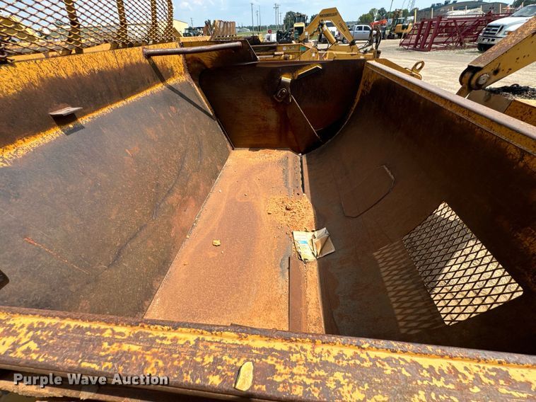 image for item DX1182 2004 Reynolds 17E10.5 scraper