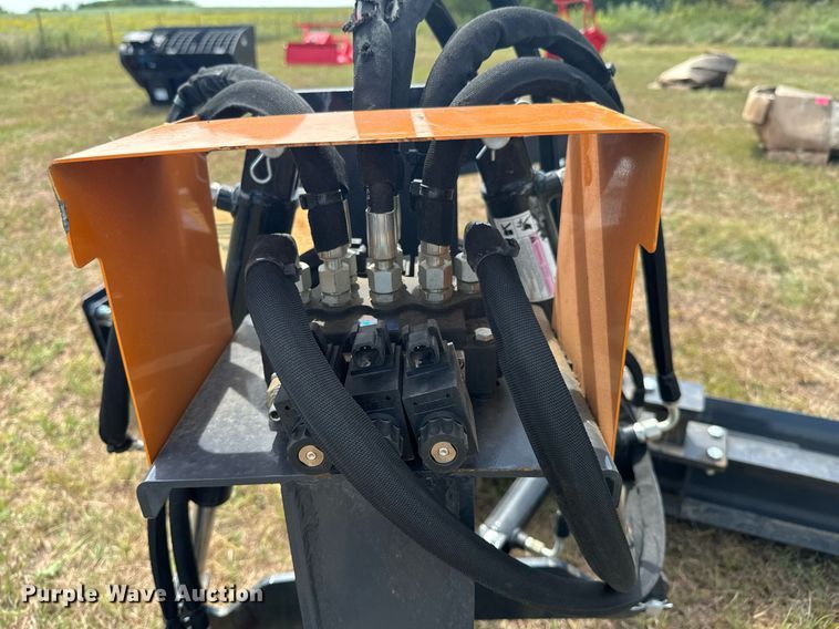 image for item DX1200 2024 LandHonor GN-12-96W skid steer grader