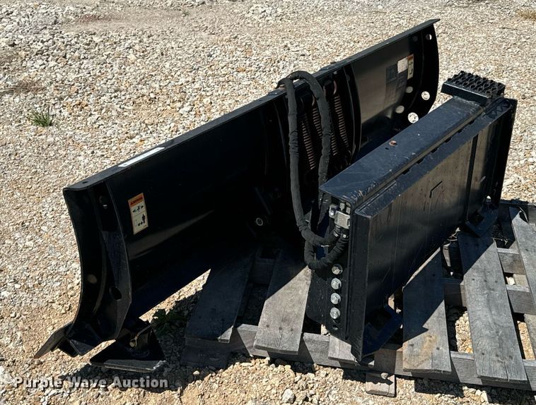 image for item DX1216 2013 Caterpillar skid steer dozer blade