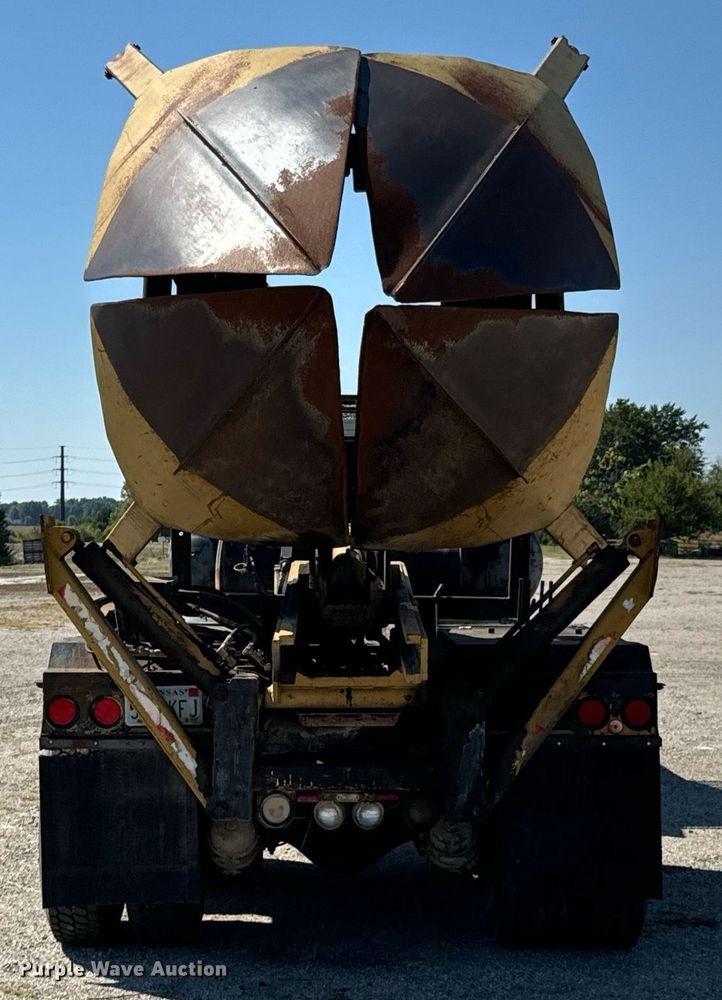 image for item DX1238 1981 GMC Topkick C6000 truck with tree spade