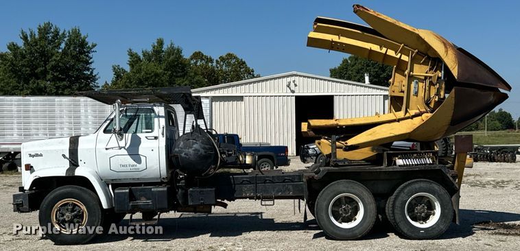image for item DX1238 1981 GMC Topkick C6000 truck with tree spade