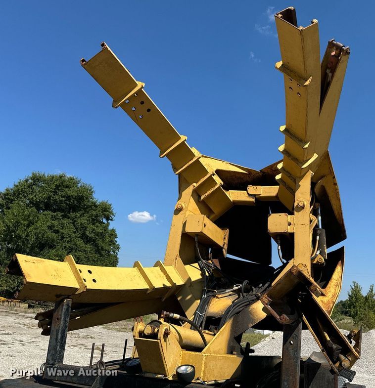 image for item DX1238 1981 GMC Topkick C6000 truck with tree spade