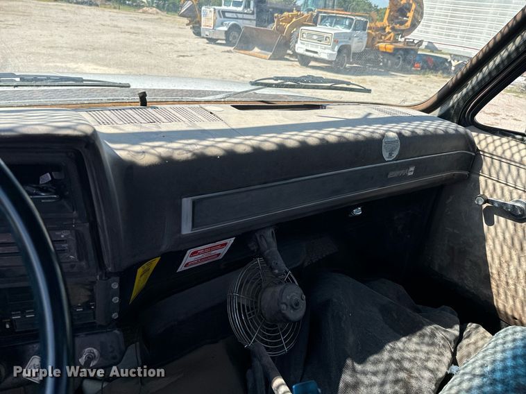 image for item DX1238 1981 GMC Topkick C6000 truck with tree spade