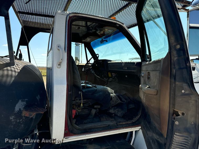 image for item DX1238 1981 GMC Topkick C6000 truck with tree spade