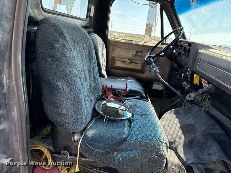 image for item DX1238 1981 GMC Topkick C6000 truck with tree spade