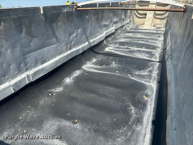 image for item EE7500 2002 Mate end dump trailer