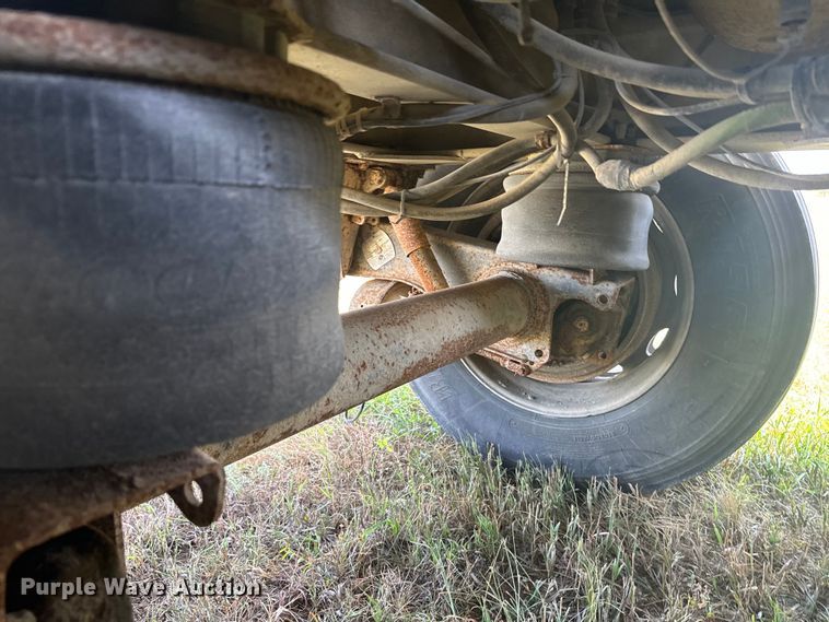 image for item EE7500 2002 Mate end dump trailer