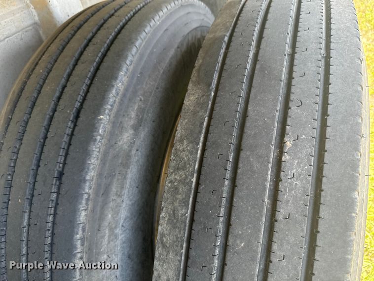 image for item EE7500 2002 Mate end dump trailer